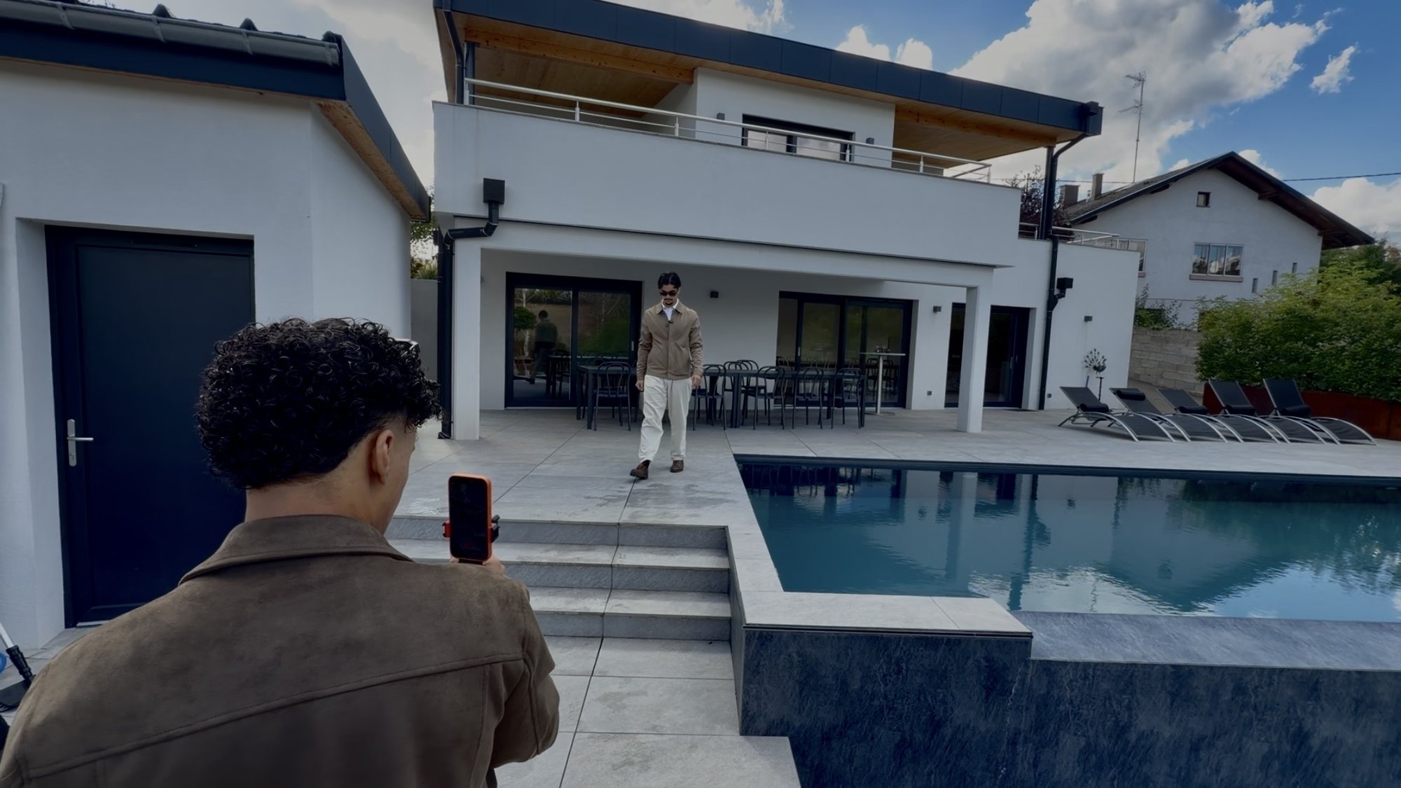 enaach filme une maison d'architecte avec piscine